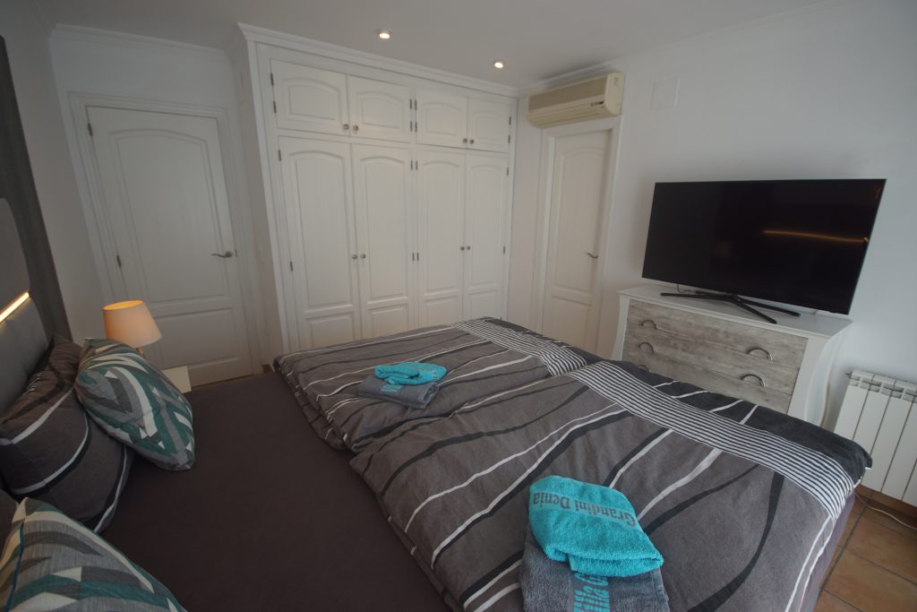 Schlafzimmer mit Poolzugang 2